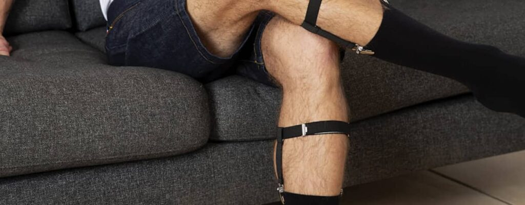 The return of sock-holders: how to wear them in style?